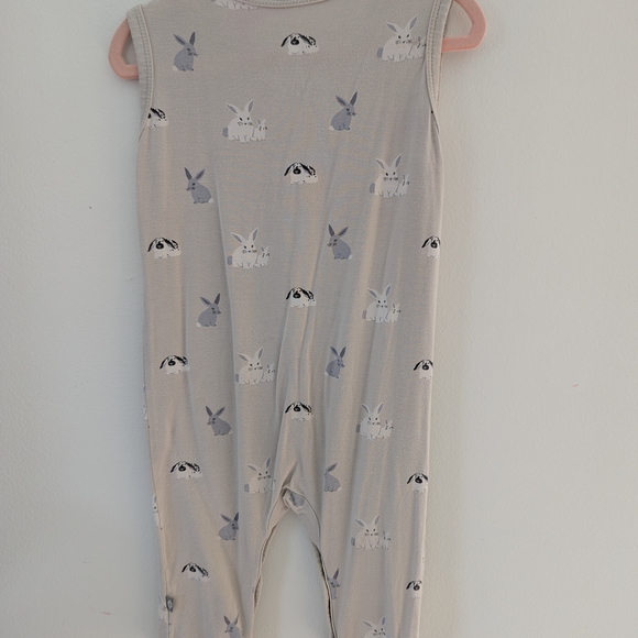 Kyte BABY Kids Sleeveless Pajama Set - Light Gray with Animal Print - Picture 2 of 2